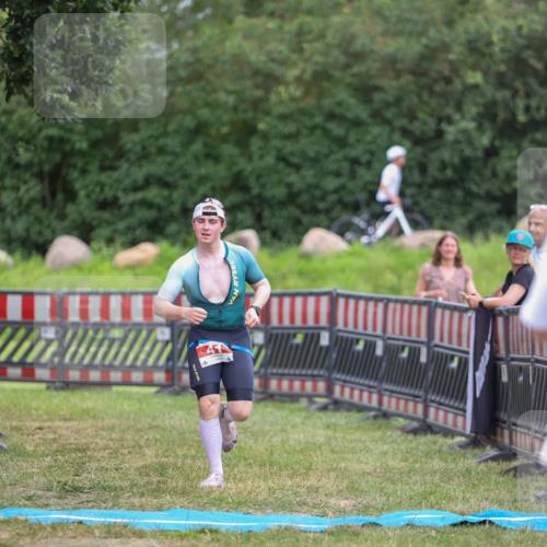 21.06.2026 - 29. Vierlanden-Triathlon Andreas Tolksdorf http://msf.ph/oto/9916336 21.06.2026 14:29:35 Ziel 41, 1186 meine-sportfotos.de