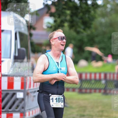 21.06.2026 - 29. Vierlanden-Triathlon Andreas Tolksdorf http://msf.ph/oto/9916342 21.06.2026 14:29:51 Ziel 1186 meine-sportfotos.de