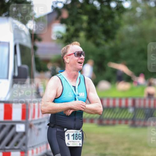 21.06.2026 - 29. Vierlanden-Triathlon Andreas Tolksdorf http://msf.ph/oto/9916344 21.06.2026 14:29:51 Ziel 1186 meine-sportfotos.de