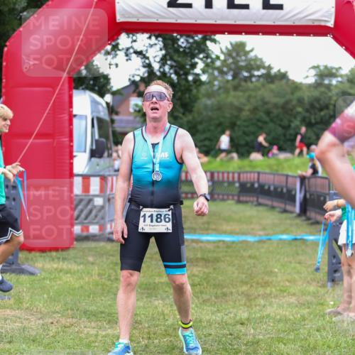 21.06.2026 - 29. Vierlanden-Triathlon Andreas Tolksdorf http://msf.ph/oto/9916347 21.06.2026 14:29:54 Ziel 1152 meine-sportfotos.de