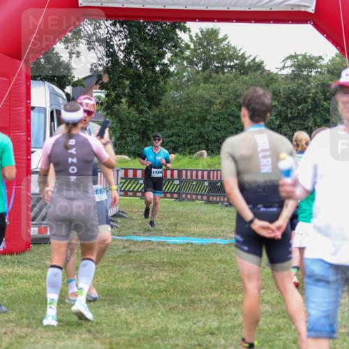 21.06.2026 - 29. Vierlanden-Triathlon Andreas Tolksdorf http://msf.ph/oto/9916358 21.06.2026 14:30:21 Ziel 1167, 1184 meine-sportfotos.de