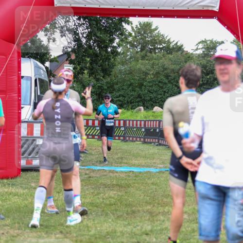 21.06.2026 - 29. Vierlanden-Triathlon Andreas Tolksdorf http://msf.ph/oto/9916362 21.06.2026 14:30:21 Ziel 1167, 1184 meine-sportfotos.de