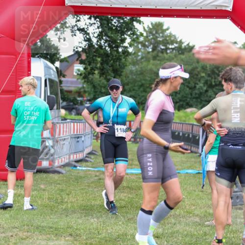 21.06.2026 - 29. Vierlanden-Triathlon Andreas Tolksdorf http://msf.ph/oto/9916364 21.06.2026 14:30:27 Ziel 1137, 1167, 1184 meine-sportfotos.de