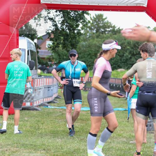 21.06.2026 - 29. Vierlanden-Triathlon Andreas Tolksdorf http://msf.ph/oto/9916365 21.06.2026 14:30:27 Ziel 1137, 1167, 1184 meine-sportfotos.de