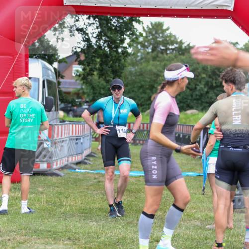 21.06.2026 - 29. Vierlanden-Triathlon Andreas Tolksdorf http://msf.ph/oto/9916366 21.06.2026 14:30:27 Ziel 1137, 1167, 1184 meine-sportfotos.de