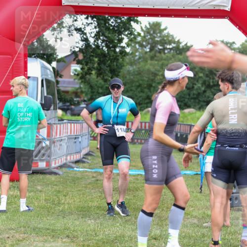 21.06.2026 - 29. Vierlanden-Triathlon Andreas Tolksdorf http://msf.ph/oto/9916367 21.06.2026 14:30:27 Ziel 1137, 1167, 1184 meine-sportfotos.de