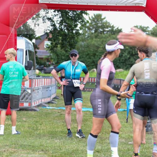 21.06.2026 - 29. Vierlanden-Triathlon Andreas Tolksdorf http://msf.ph/oto/9916368 21.06.2026 14:30:27 Ziel 1137, 1167, 1184 meine-sportfotos.de