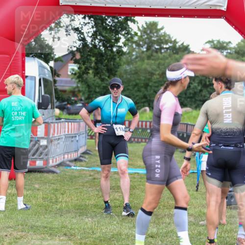 21.06.2026 - 29. Vierlanden-Triathlon Andreas Tolksdorf http://msf.ph/oto/9916369 21.06.2026 14:30:27 Ziel 1137, 1167, 1184 meine-sportfotos.de
