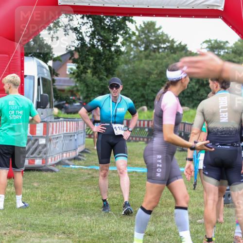 21.06.2026 - 29. Vierlanden-Triathlon Andreas Tolksdorf http://msf.ph/oto/9916370 21.06.2026 14:30:27 Ziel 1137, 1167, 1184 meine-sportfotos.de