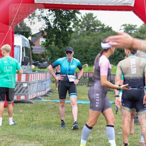 21.06.2026 - 29. Vierlanden-Triathlon Andreas Tolksdorf http://msf.ph/oto/9916371 21.06.2026 14:30:27 Ziel 1137, 1167, 1184 meine-sportfotos.de