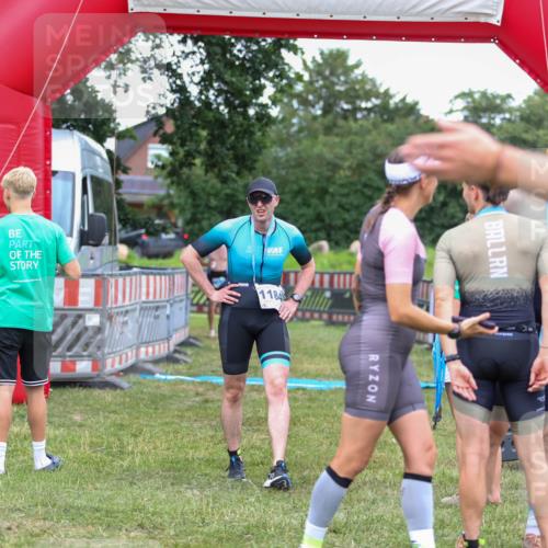21.06.2026 - 29. Vierlanden-Triathlon Andreas Tolksdorf http://msf.ph/oto/9916372 21.06.2026 14:30:27 Ziel 1137, 1167, 1184 meine-sportfotos.de