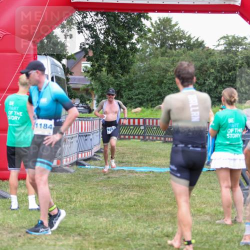 21.06.2026 - 29. Vierlanden-Triathlon Andreas Tolksdorf http://msf.ph/oto/9916380 21.06.2026 14:30:30 Ziel 1137, 1167 meine-sportfotos.de