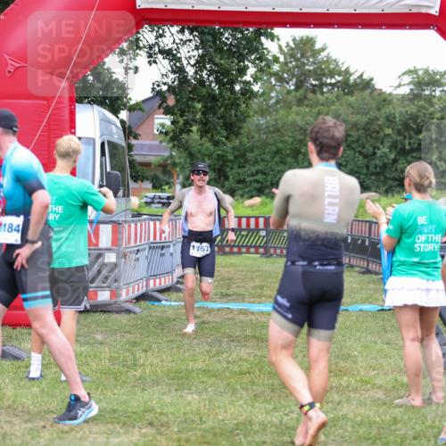 21.06.2026 - 29. Vierlanden-Triathlon Andreas Tolksdorf http://msf.ph/oto/9916388 21.06.2026 14:30:31 Ziel 1137, 1167 meine-sportfotos.de