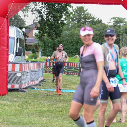21.06.2026 - 29. Vierlanden-Triathlon Andreas Tolksdorf http://msf.ph/oto/9916411 21.06.2026 14:30:47 Ziel 183, 1172, 1180 meine-sportfotos.de