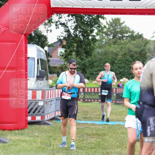 21.06.2026 - 29. Vierlanden-Triathlon Andreas Tolksdorf http://msf.ph/oto/9916421 21.06.2026 14:30:53 Ziel 183, 1180 meine-sportfotos.de