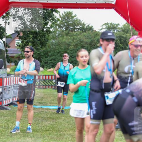 21.06.2026 - 29. Vierlanden-Triathlon Andreas Tolksdorf http://msf.ph/oto/9916428 21.06.2026 14:30:54 Ziel 1180 meine-sportfotos.de
