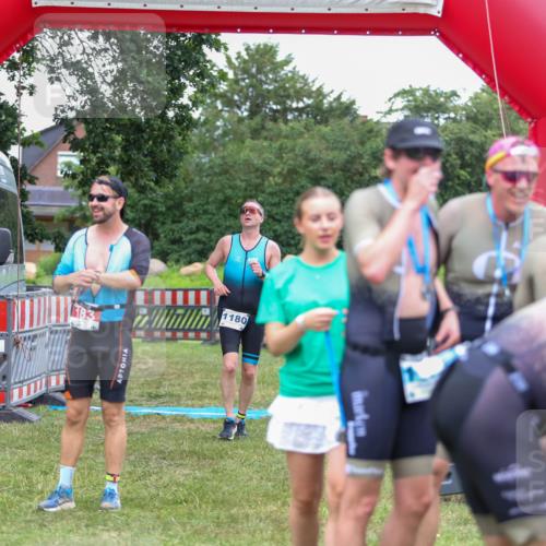 21.06.2026 - 29. Vierlanden-Triathlon Andreas Tolksdorf http://msf.ph/oto/9916429 21.06.2026 14:30:54 Ziel 1180 meine-sportfotos.de