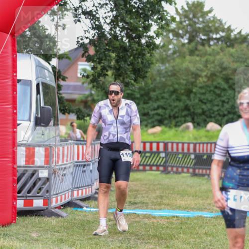 21.06.2026 - 29. Vierlanden-Triathlon Andreas Tolksdorf http://msf.ph/oto/9916464 21.06.2026 14:31:40 Ziel 1125, 1199, 1200 meine-sportfotos.de