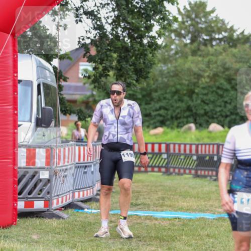 21.06.2026 - 29. Vierlanden-Triathlon Andreas Tolksdorf http://msf.ph/oto/9916466 21.06.2026 14:31:40 Ziel 1125, 1199, 1200 meine-sportfotos.de