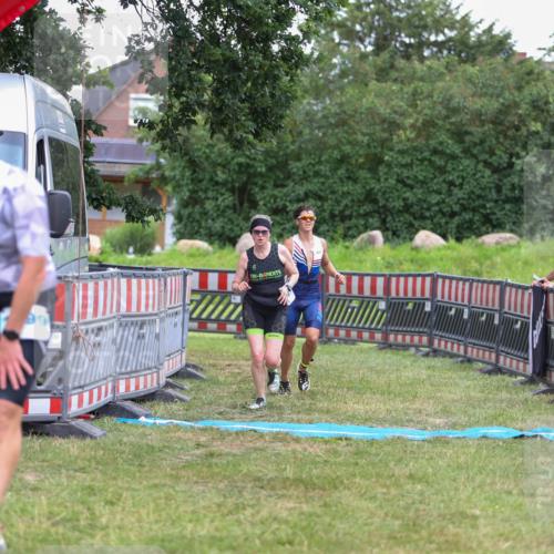 21.06.2026 - 29. Vierlanden-Triathlon Andreas Tolksdorf http://msf.ph/oto/9916470 21.06.2026 14:31:44 Ziel 1125, 1200 meine-sportfotos.de
