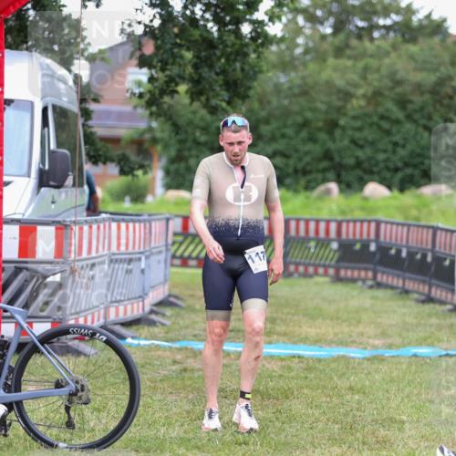 21.06.2026 - 29. Vierlanden-Triathlon Andreas Tolksdorf http://msf.ph/oto/9916490 21.06.2026 14:32:21 Ziel 1171 meine-sportfotos.de