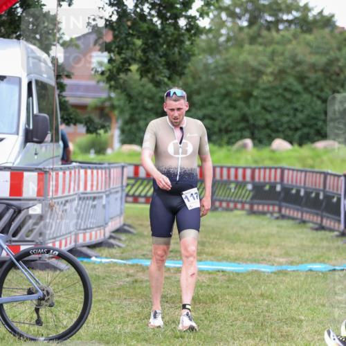 21.06.2026 - 29. Vierlanden-Triathlon Andreas Tolksdorf http://msf.ph/oto/9916491 21.06.2026 14:32:21 Ziel 1171 meine-sportfotos.de