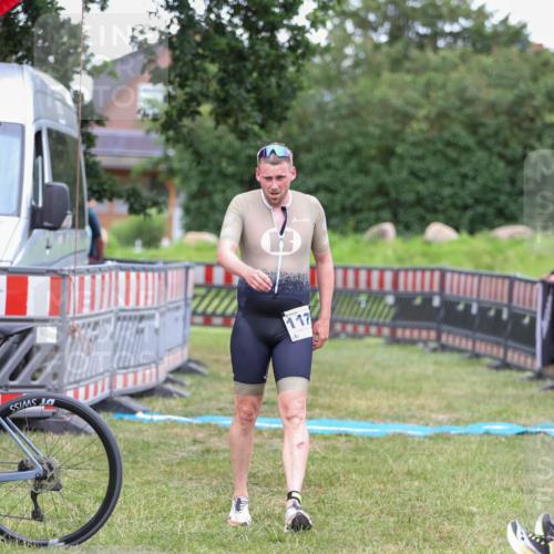 21.06.2026 - 29. Vierlanden-Triathlon Andreas Tolksdorf http://msf.ph/oto/9916492 21.06.2026 14:32:21 Ziel 1171 meine-sportfotos.de