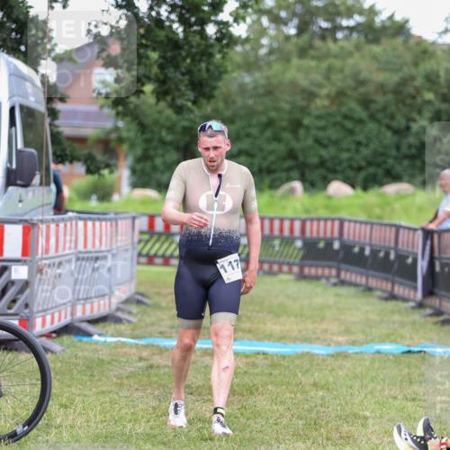 21.06.2026 - 29. Vierlanden-Triathlon Andreas Tolksdorf http://msf.ph/oto/9916494 21.06.2026 14:32:21 Ziel 1171 meine-sportfotos.de