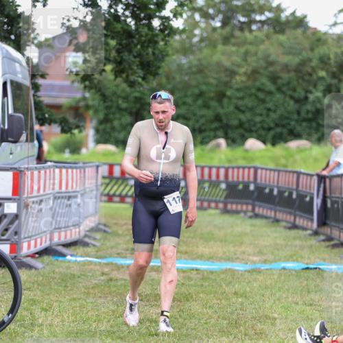 21.06.2026 - 29. Vierlanden-Triathlon Andreas Tolksdorf http://msf.ph/oto/9916495 21.06.2026 14:32:21 Ziel 1171 meine-sportfotos.de