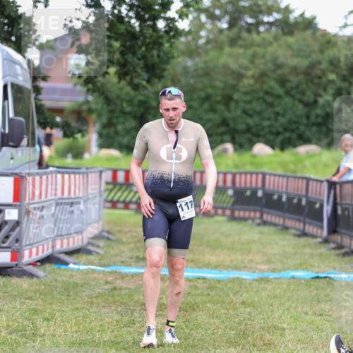 21.06.2026 - 29. Vierlanden-Triathlon Andreas Tolksdorf http://msf.ph/oto/9916499 21.06.2026 14:32:21 Ziel 1171 meine-sportfotos.de