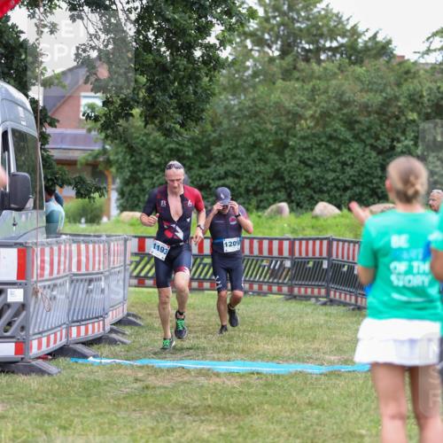 21.06.2026 - 29. Vierlanden-Triathlon Andreas Tolksdorf http://msf.ph/oto/9916507 21.06.2026 14:33:18 Ziel 1193, 1209, 1224 meine-sportfotos.de