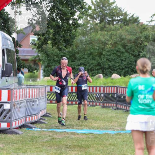 21.06.2026 - 29. Vierlanden-Triathlon Andreas Tolksdorf http://msf.ph/oto/9916509 21.06.2026 14:33:18 Ziel 1193, 1209, 1224 meine-sportfotos.de