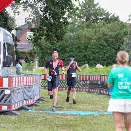 21.06.2026 - 29. Vierlanden-Triathlon Andreas Tolksdorf http://msf.ph/oto/9916511 21.06.2026 14:33:18 Ziel 1193, 1209, 1224 meine-sportfotos.de
