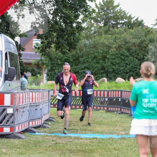 21.06.2026 - 29. Vierlanden-Triathlon Andreas Tolksdorf http://msf.ph/oto/9916512 21.06.2026 14:33:18 Ziel 1193, 1209, 1224 meine-sportfotos.de