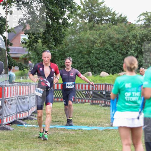 21.06.2026 - 29. Vierlanden-Triathlon Andreas Tolksdorf http://msf.ph/oto/9916518 21.06.2026 14:33:19 Ziel 1193, 1209, 1224 meine-sportfotos.de