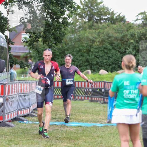 21.06.2026 - 29. Vierlanden-Triathlon Andreas Tolksdorf http://msf.ph/oto/9916519 21.06.2026 14:33:19 Ziel 1193, 1209, 1224 meine-sportfotos.de