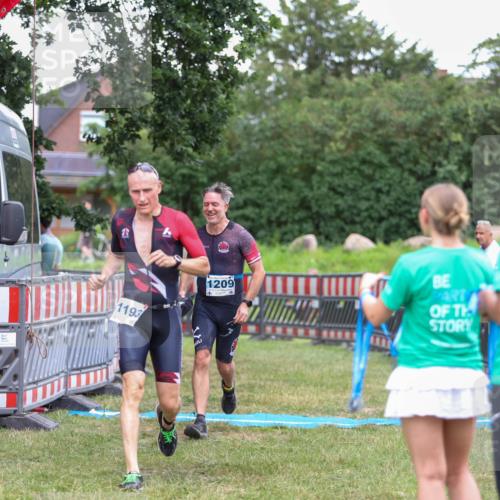 21.06.2026 - 29. Vierlanden-Triathlon Andreas Tolksdorf http://msf.ph/oto/9916525 21.06.2026 14:33:20 Ziel 1193, 1209, 1224 meine-sportfotos.de