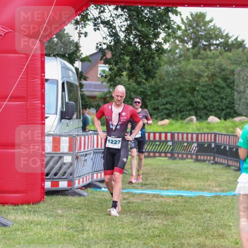21.06.2026 - 29. Vierlanden-Triathlon Andreas Tolksdorf http://msf.ph/oto/9916544 21.06.2026 14:33:51 Ziel 1095, 1227 meine-sportfotos.de