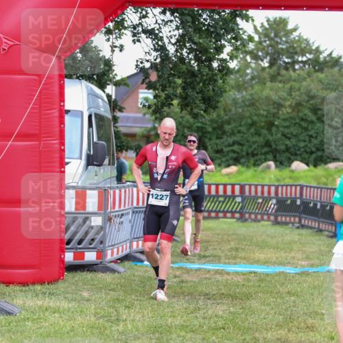 21.06.2026 - 29. Vierlanden-Triathlon Andreas Tolksdorf http://msf.ph/oto/9916545 21.06.2026 14:33:51 Ziel 1095, 1227 meine-sportfotos.de