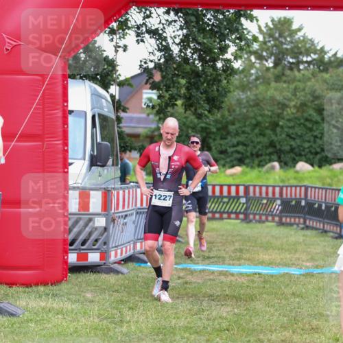 21.06.2026 - 29. Vierlanden-Triathlon Andreas Tolksdorf http://msf.ph/oto/9916546 21.06.2026 14:33:51 Ziel 1095, 1227 meine-sportfotos.de