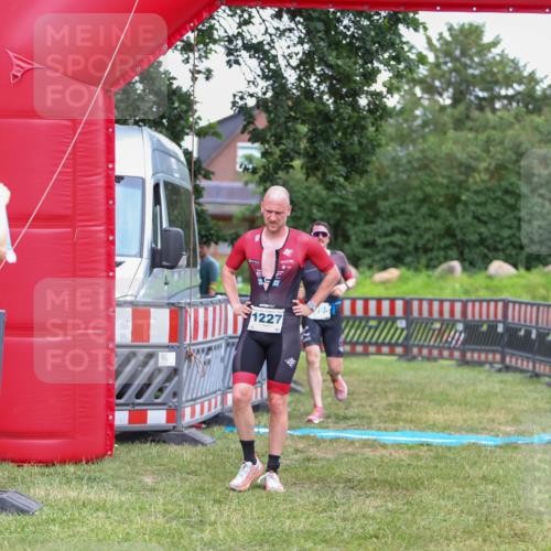 21.06.2026 - 29. Vierlanden-Triathlon Andreas Tolksdorf http://msf.ph/oto/9916548 21.06.2026 14:33:51 Ziel 1095, 1227 meine-sportfotos.de