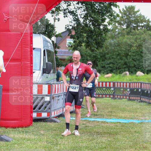 21.06.2026 - 29. Vierlanden-Triathlon Andreas Tolksdorf http://msf.ph/oto/9916549 21.06.2026 14:33:51 Ziel 1095, 1227 meine-sportfotos.de