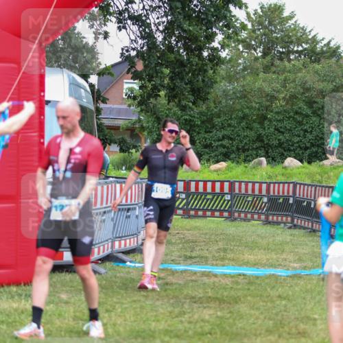 21.06.2026 - 29. Vierlanden-Triathlon Andreas Tolksdorf http://msf.ph/oto/9916552 21.06.2026 14:33:54 Ziel 1095 meine-sportfotos.de