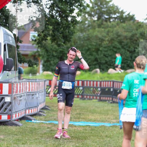 21.06.2026 - 29. Vierlanden-Triathlon Andreas Tolksdorf http://msf.ph/oto/9916556 21.06.2026 14:33:55 Ziel 1095 meine-sportfotos.de