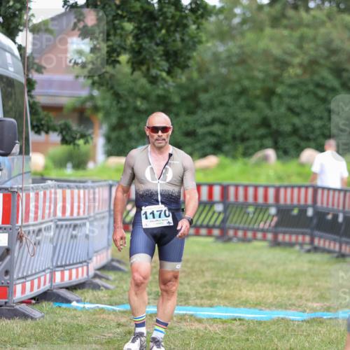 21.06.2026 - 29. Vierlanden-Triathlon Andreas Tolksdorf http://msf.ph/oto/9916564 21.06.2026 14:35:31 Ziel 1170, 1181 meine-sportfotos.de