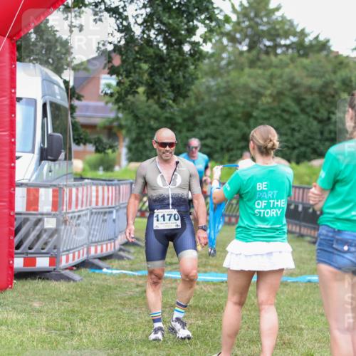 21.06.2026 - 29. Vierlanden-Triathlon Andreas Tolksdorf http://msf.ph/oto/9916571 21.06.2026 14:35:32 Ziel 1170, 1181 meine-sportfotos.de
