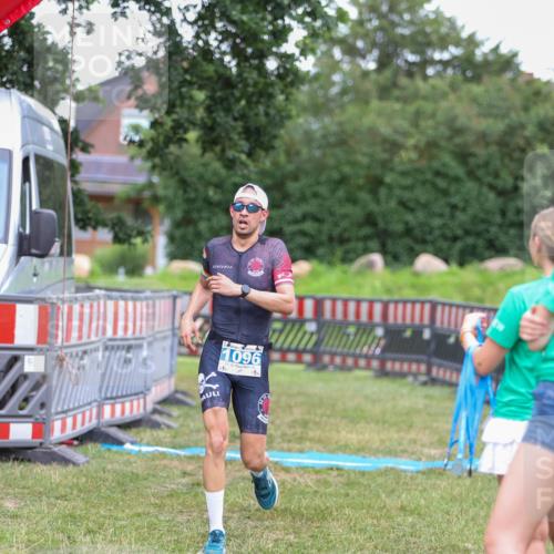 21.06.2026 - 29. Vierlanden-Triathlon Andreas Tolksdorf http://msf.ph/oto/9916585 21.06.2026 14:35:45 Ziel 1096 meine-sportfotos.de