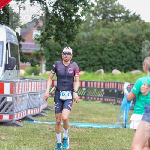 21.06.2026 - 29. Vierlanden-Triathlon Andreas Tolksdorf http://msf.ph/oto/9916587 21.06.2026 14:35:46 Ziel 1096 meine-sportfotos.de