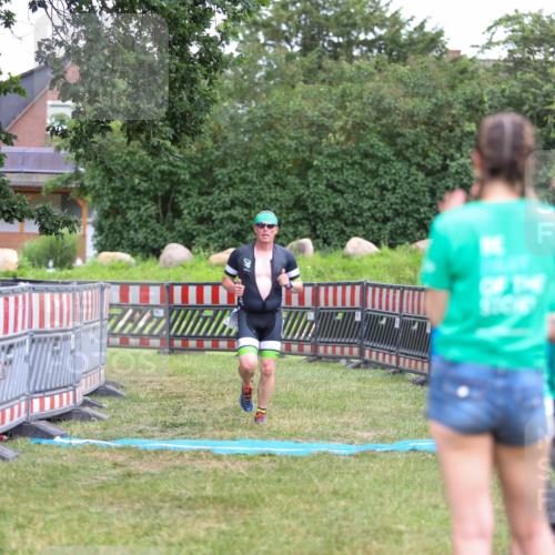 21.06.2026 - 29. Vierlanden-Triathlon Andreas Tolksdorf http://msf.ph/oto/9916628 21.06.2026 14:37:10 Ziel 1174, 1210 meine-sportfotos.de