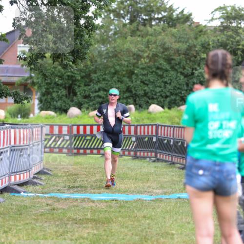 21.06.2026 - 29. Vierlanden-Triathlon Andreas Tolksdorf http://msf.ph/oto/9916630 21.06.2026 14:37:10 Ziel 1174, 1210 meine-sportfotos.de
